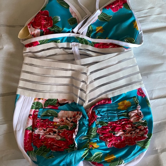 Summer wear 2 pcs set Deep V neck Push-up Bralette and short  Size M - Picture 9 of 10